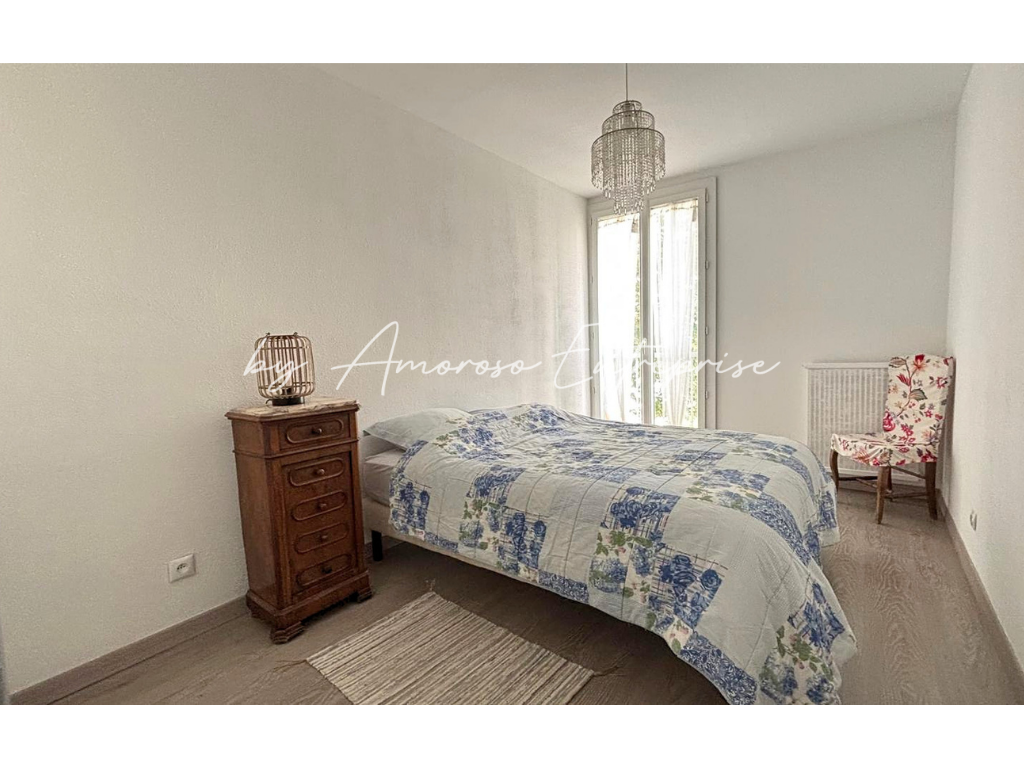 Chambre principale lumineuse
